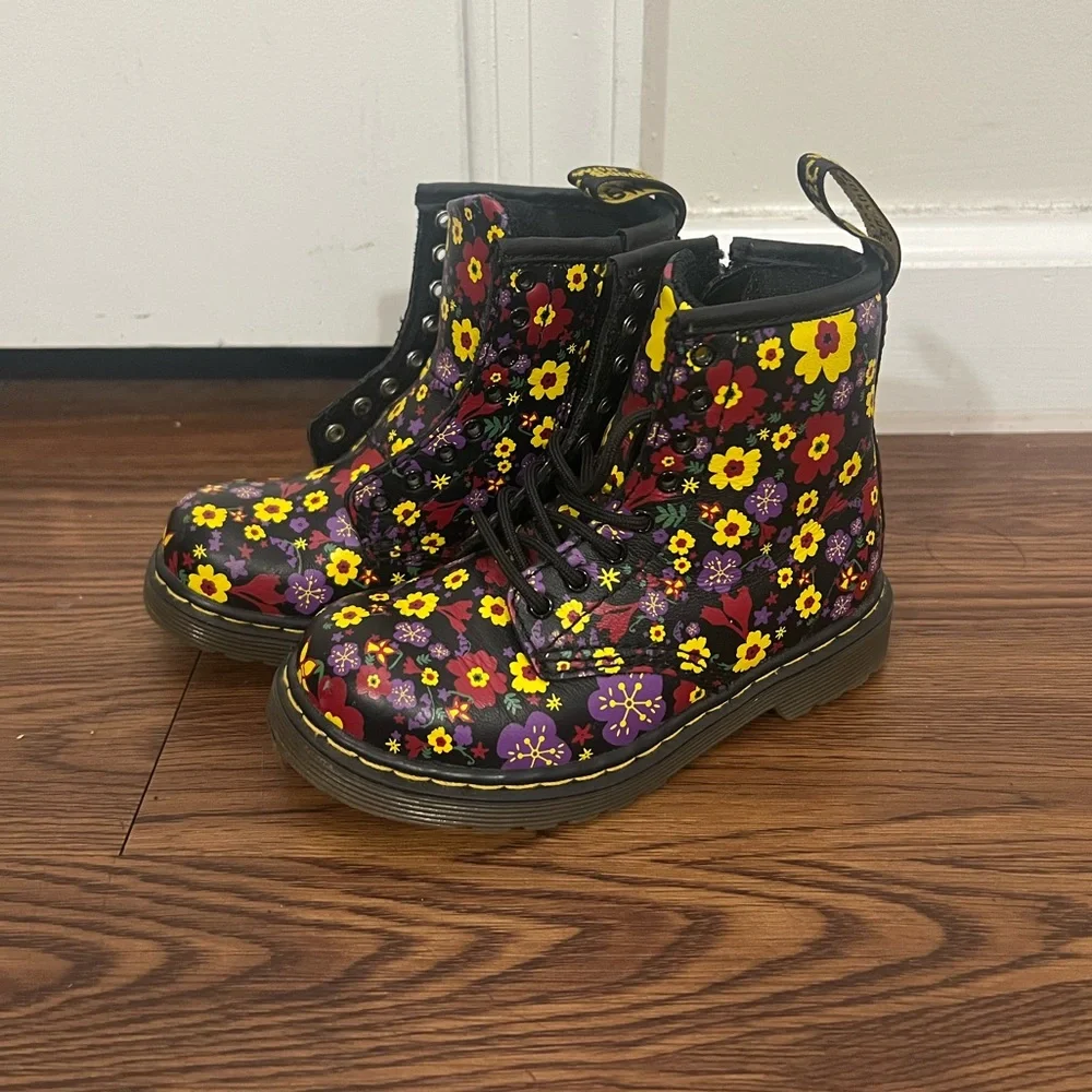 Dr. Martens Black Floral Brooklee Lace Up Boots Size 8 Kid’s